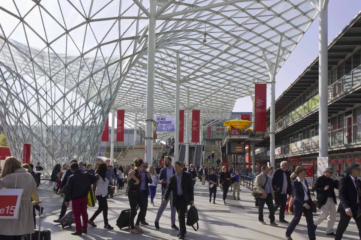Dentro il Salone del Mobile di Milano